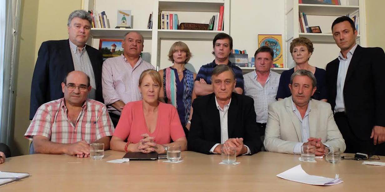 LOS REFERENTES DEL FRENTE AMPLIO UNEN, MARGARITA STOLBIZER, HERMES BINNER, JULIO COBOS, HUMBERTO TUMINI, Y DIPUTADOS NACIONALES Y PROVINCIALES, REALIZARON UNA CONFERNCIA DE PRENSA FRENTE A LA MUERTE DEL FISCAL ALBERTO NISMAN.